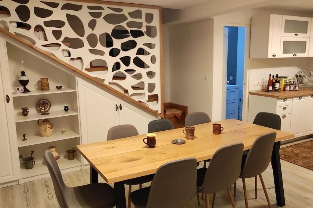 Casa Piatra Craivii, Aproape De Holiday home